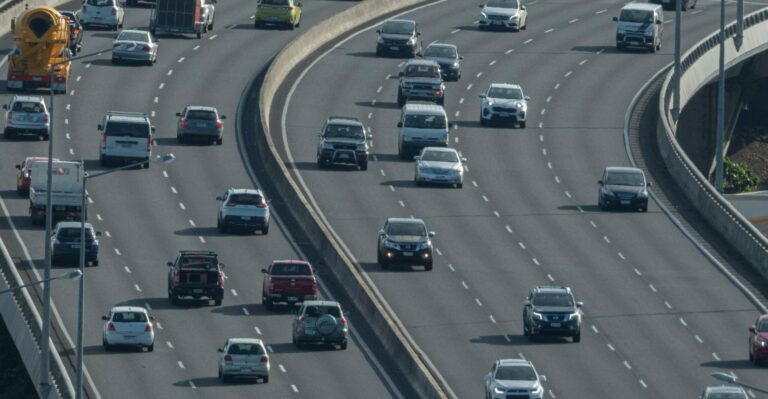 suvs and small cars Auckland motorway